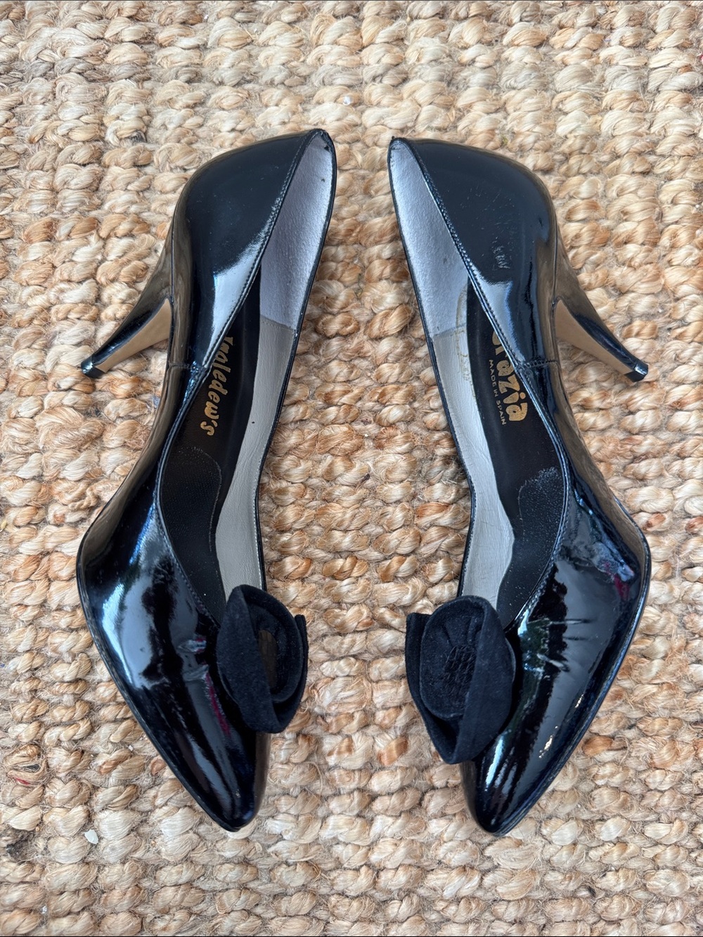 Ingledew’s Vintage  Grazia Black Patent Leather Rosette Pumps Size 5.5 Spain